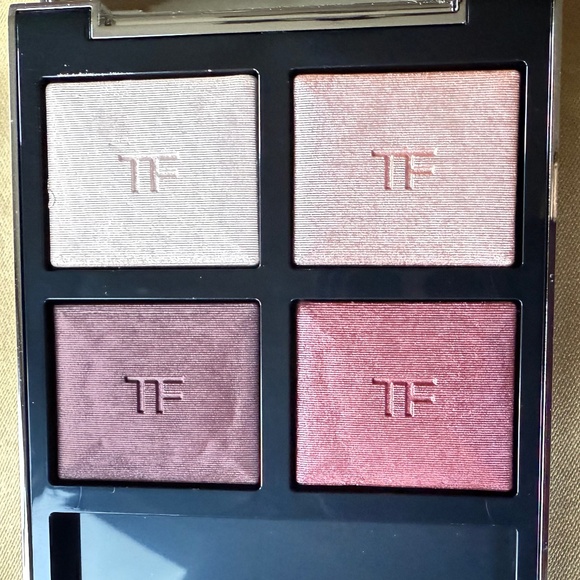 Tom Ford Beauty Extreme Eye Quad in 01 Mercurial - Picture 7 of 7